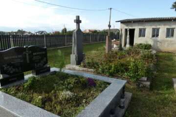 Меморіальний комплекс на цвинтарі Буцничі з могилами та пам'ятними плитами.