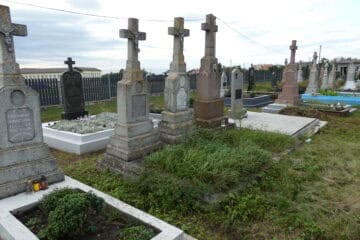 Вимоїни на цвинтарі, пам'ятники і могили у Буцачі. Місце спочинку та пам’ять про рідних і близьких.