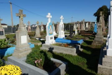 Могили на цвинтарі в Буцачі, український меморіальний цвинтар.