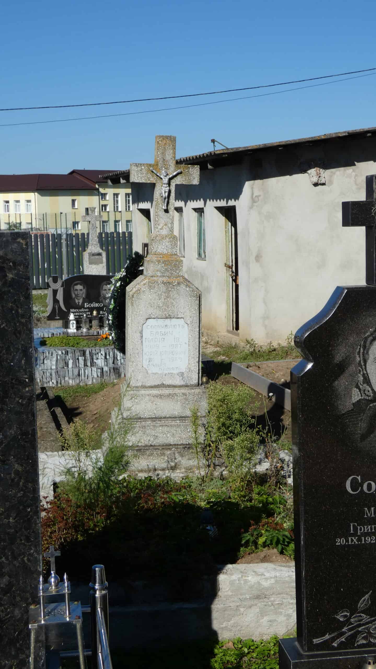 Могила на цвинтарі БуЦя́цк, практика поховань, пам'ятники, історичний цвинтар БуЦя́цк, Україна.