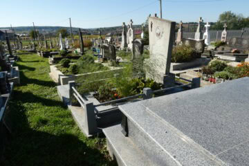 Могильний комплекс у цвинтарі в Бучачі, сучасне поховання та пам'ять про близьких.