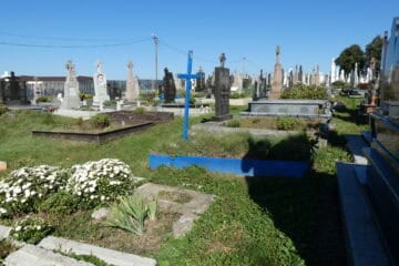 Могили на цвинтарі в Буцачі, сучасний поховальний комплекс.