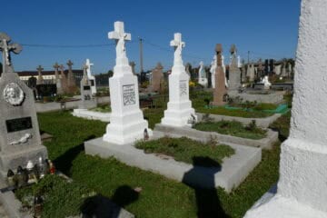 Вічний спокій на цвинтарі Буцькич - пам'ятки та могили, символ любові та пам'яті.