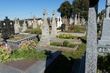 Історичне кладовище у Бучачі з старовинними могилами та пам’ятниками на українському цвинтарі.