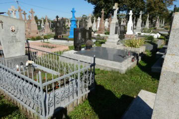 Могили на цвинтарі в Буцачі, з усипальницями та пам’ятниками, історичний цвинтар у Буцачі.