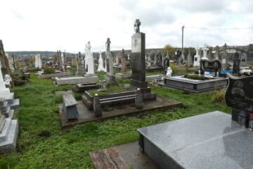 Модель цвинтаря в Буцачі, пам’ятники та надгробки, історичне кладовище у Буцачі, монументи та могили.