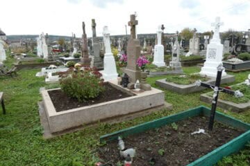 Вічний спочинок на цвинтарі Бучач, доглянуті могили та пам’ятники.