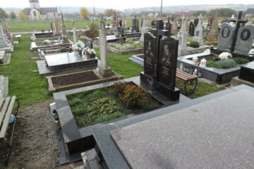 Могили на цвинтарі у Бучачі, сучасний вигляд, ухожені поховання з квітами.