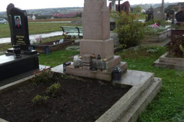 Кладовище в Бучачі з хрестами та пам’ятниками, історичне поховання.